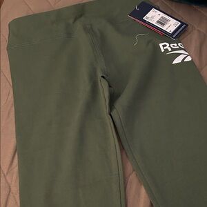 Reebok Kids Olive Leggings
Size (8/10)